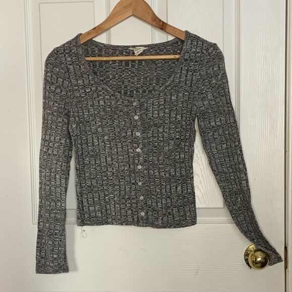 Long Sleeve Cropped Top - Picture 2 of 4
